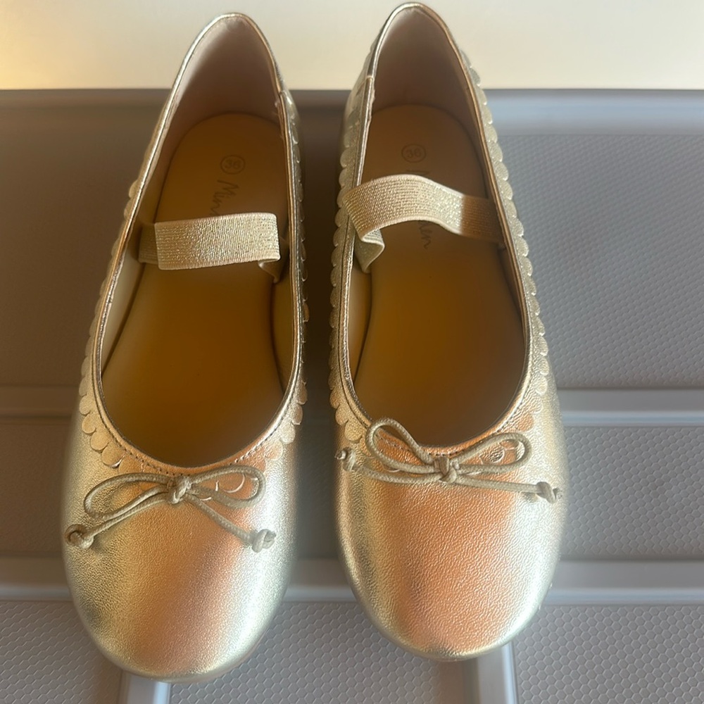 MiniBoden Ballet Flat Shoes Girls 5.5 / 36 Gold Leather Comfort Slip On C1490